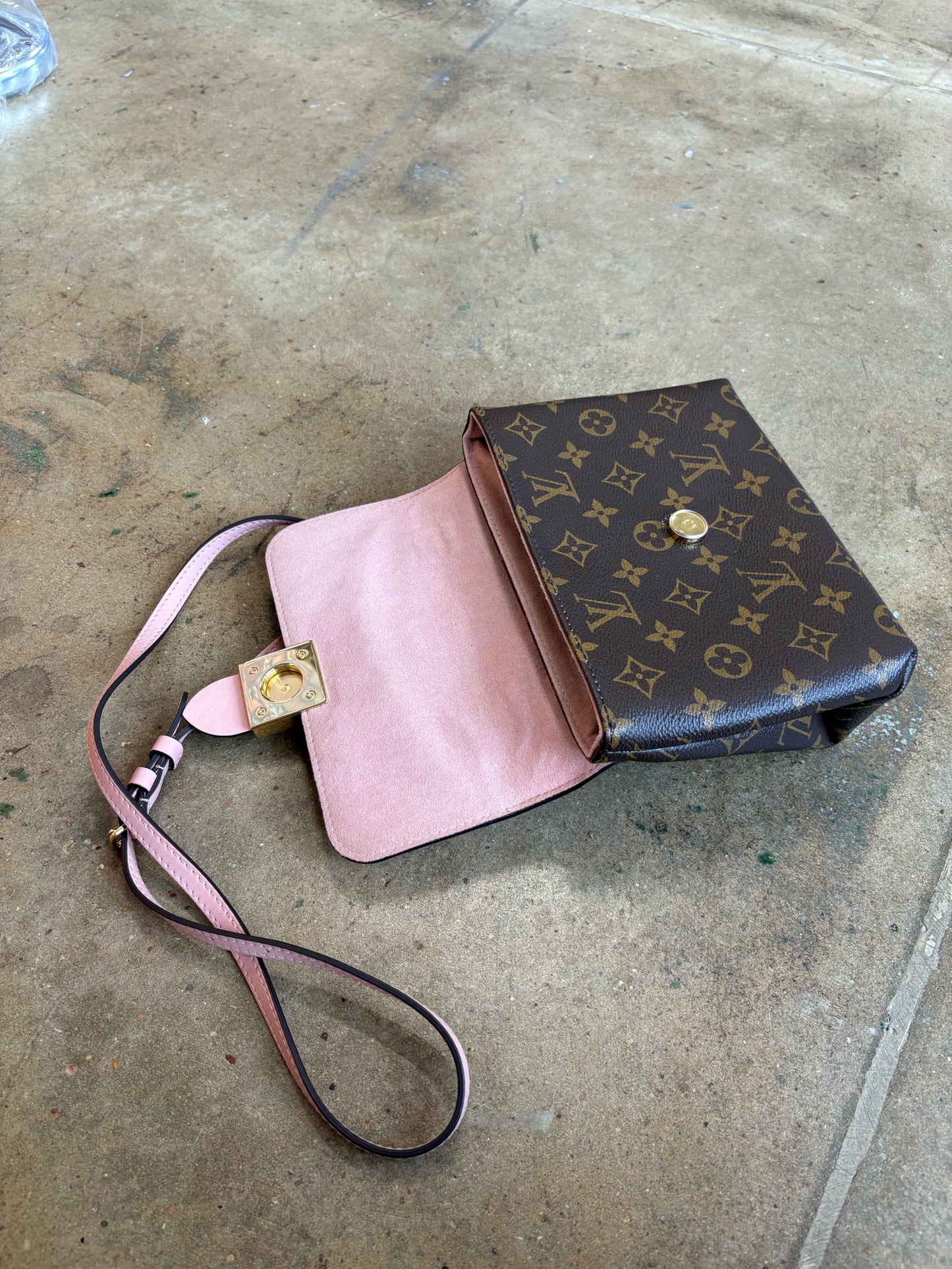 Louis Vuitton Brown/Pink Purse