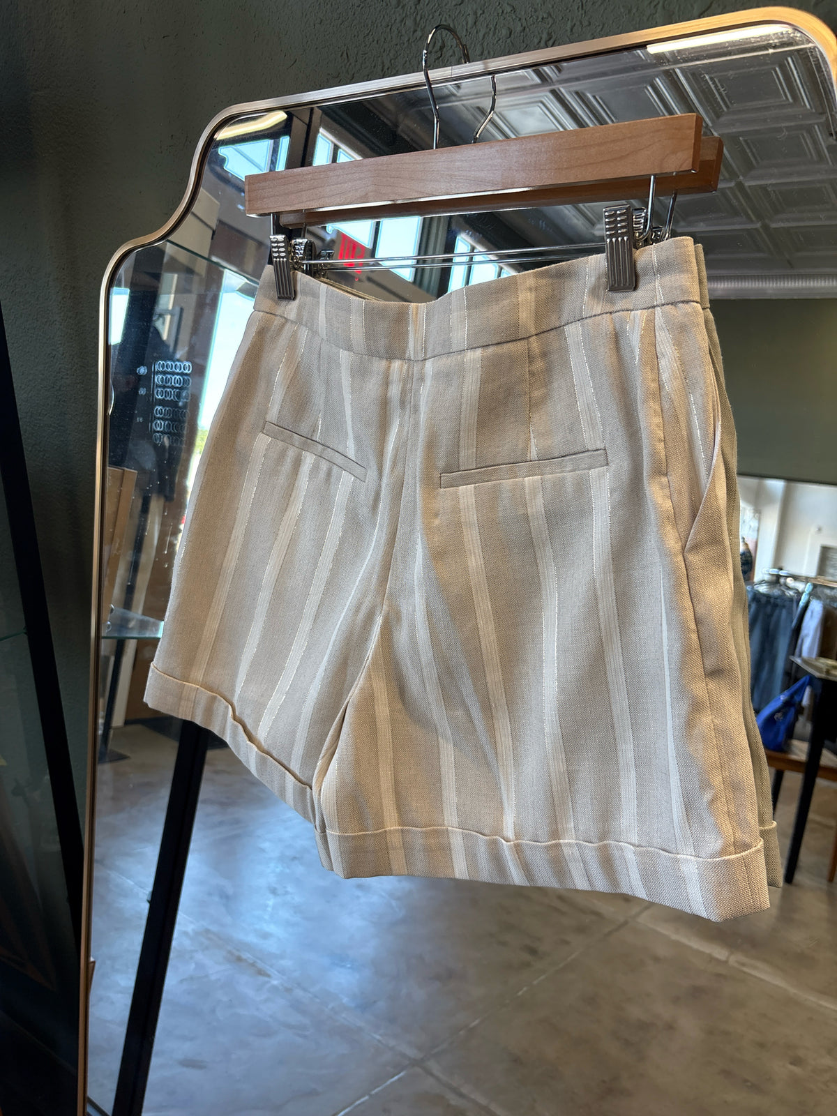 Ted Baker London Size 2 Off White + Gold Shorts