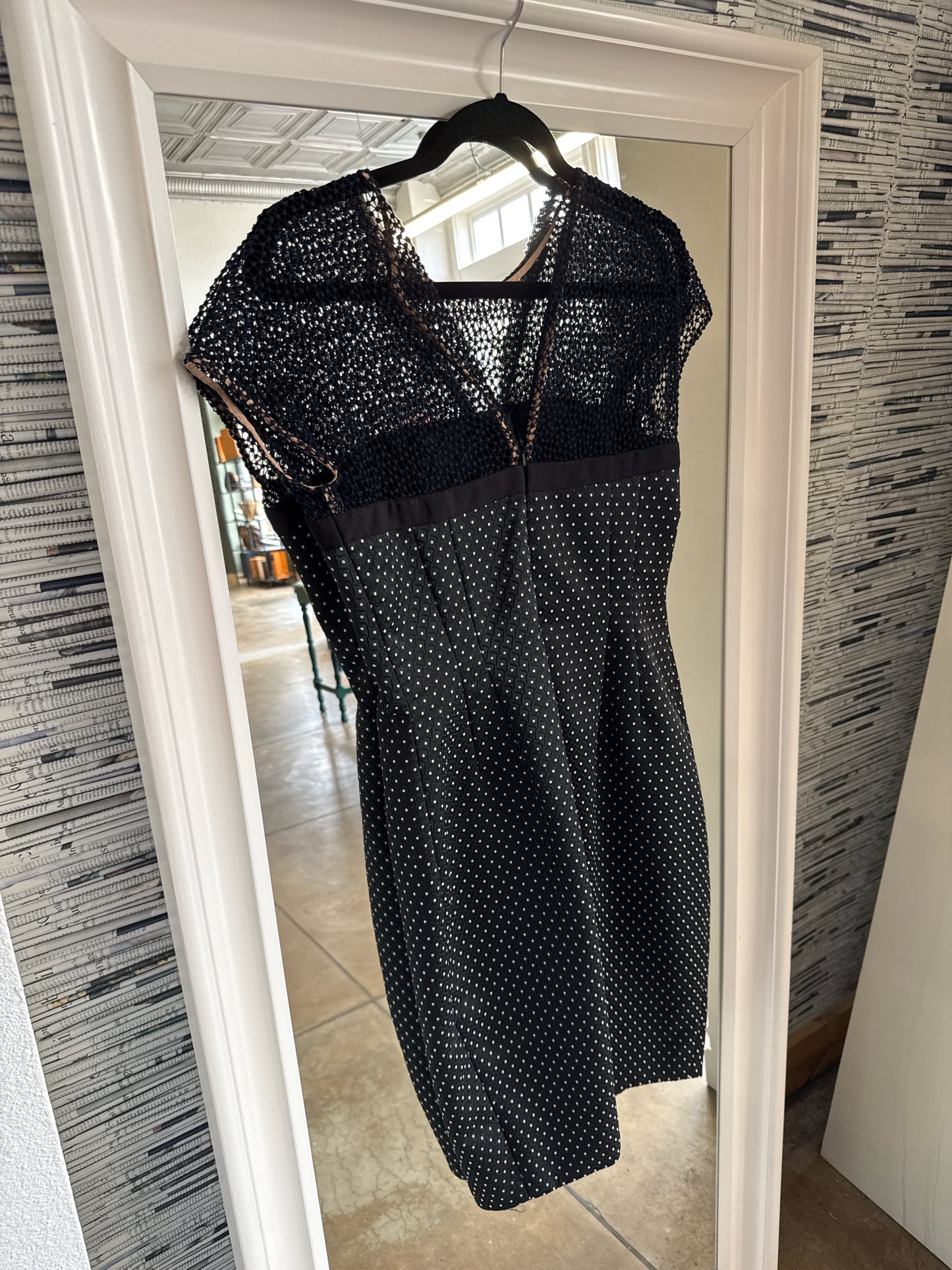 Carmen Marc Valvo Size 6 Black Dress