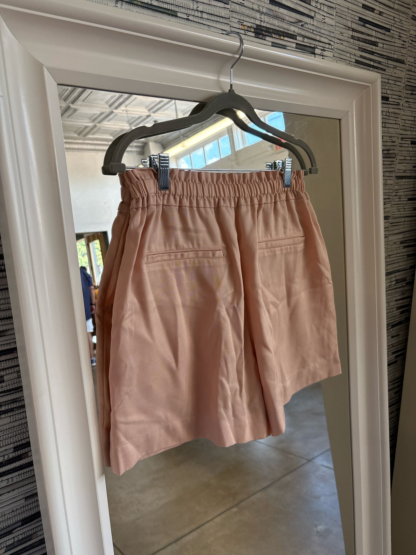 Elizabeth and James Size M Pink Shorts