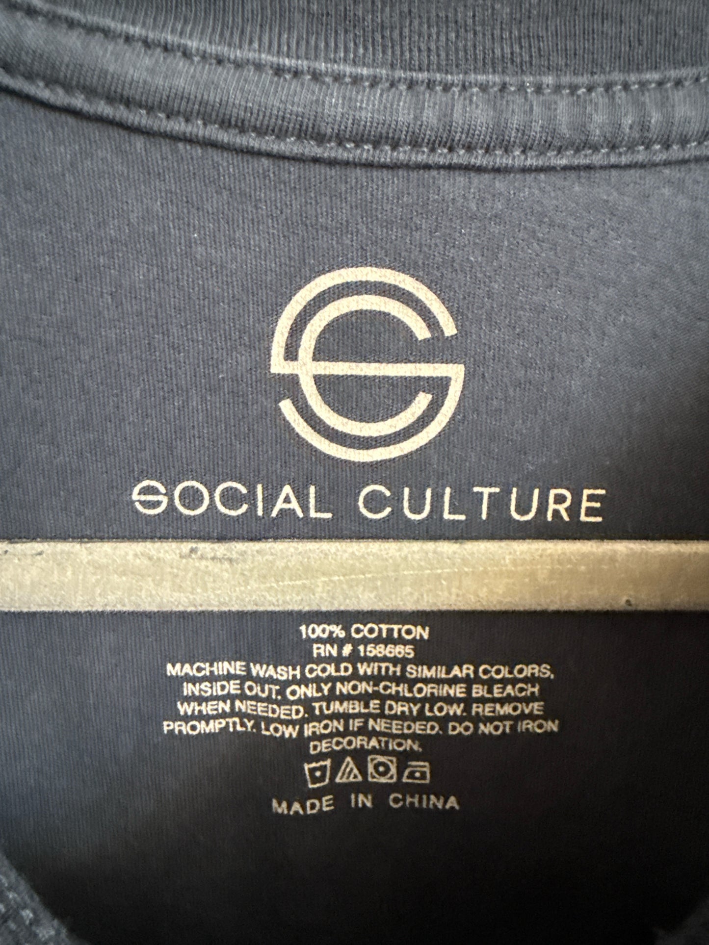 Social Culture Size L Navy Tee