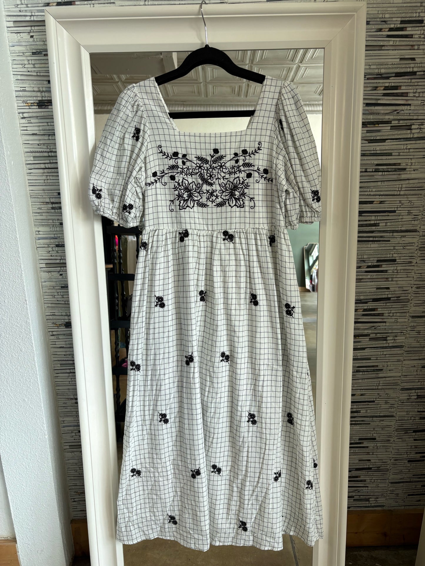 SEE AND BE SEEN Size S Ivory/Black Dress