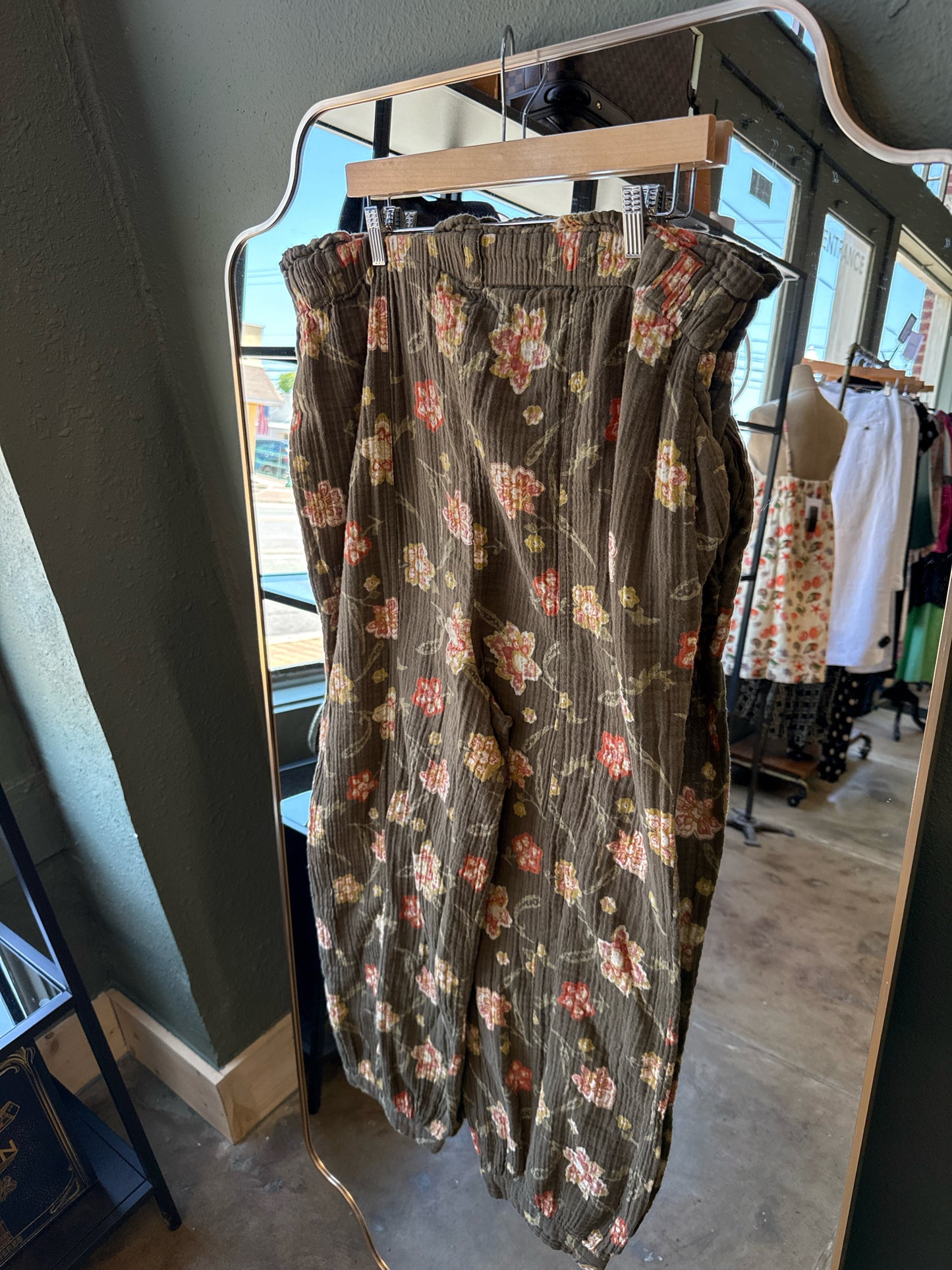free people Size XL Brown/Floral Pants