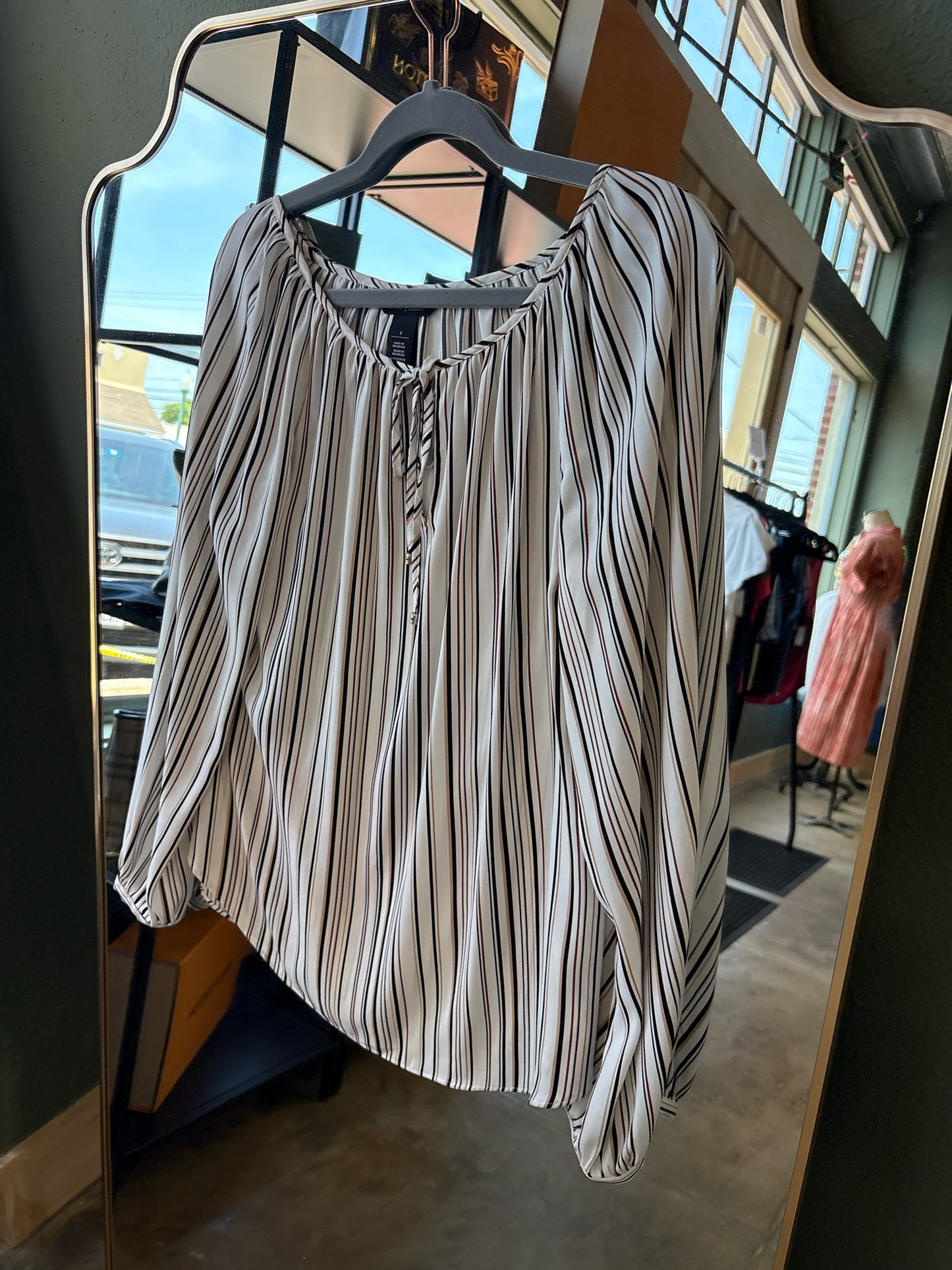 White House Black Market Size 6 off white multi Top