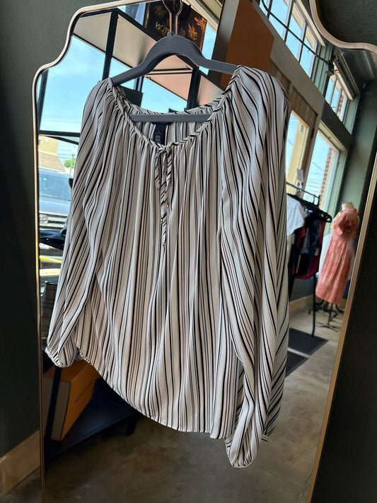 White House Black Market Size 6 off white multi Top