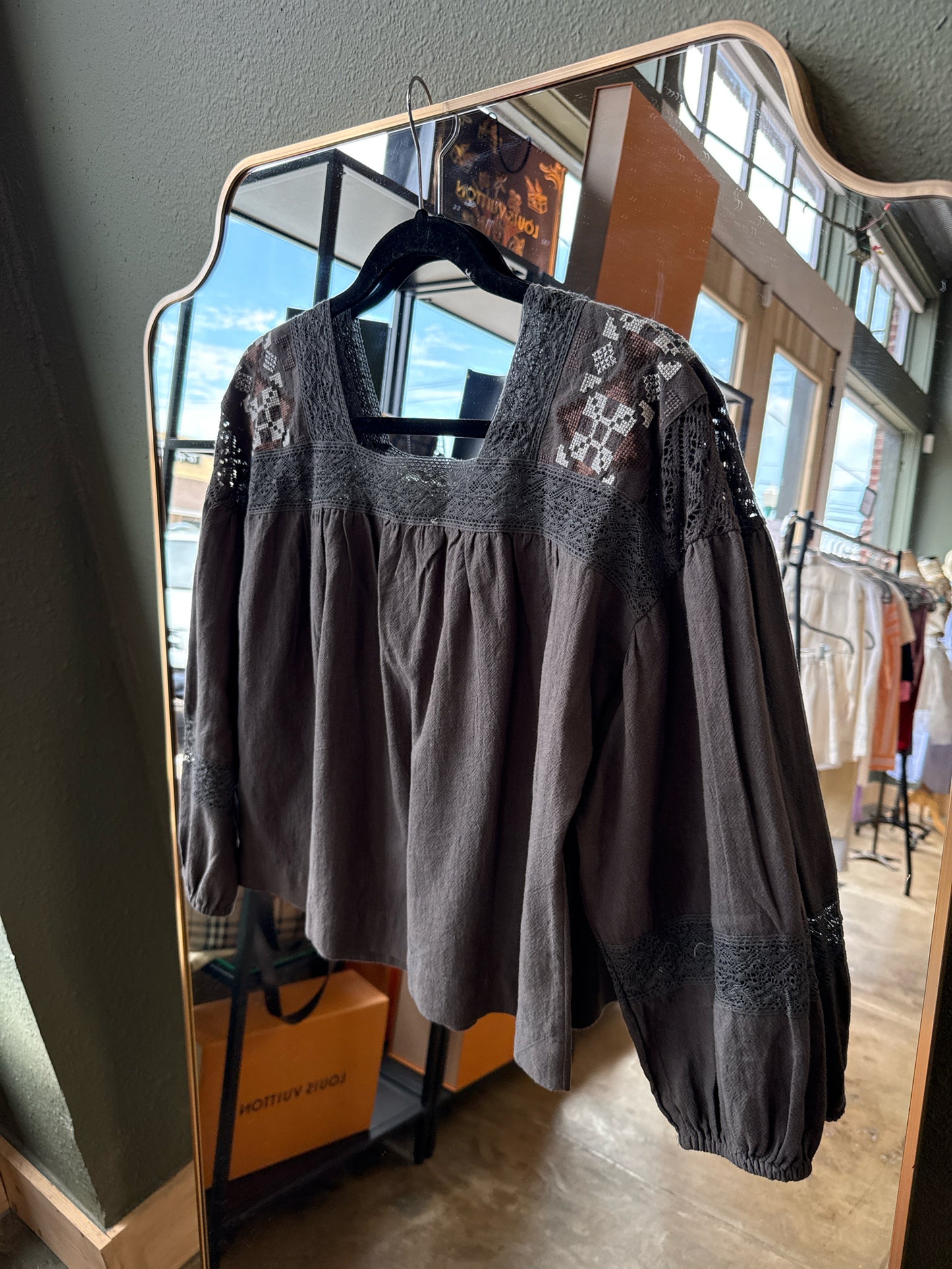 Lucky Brand Size XS Gray Top