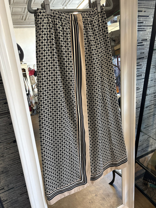 Abercrombie & Fitch Size MT B&W Geometric Skirt