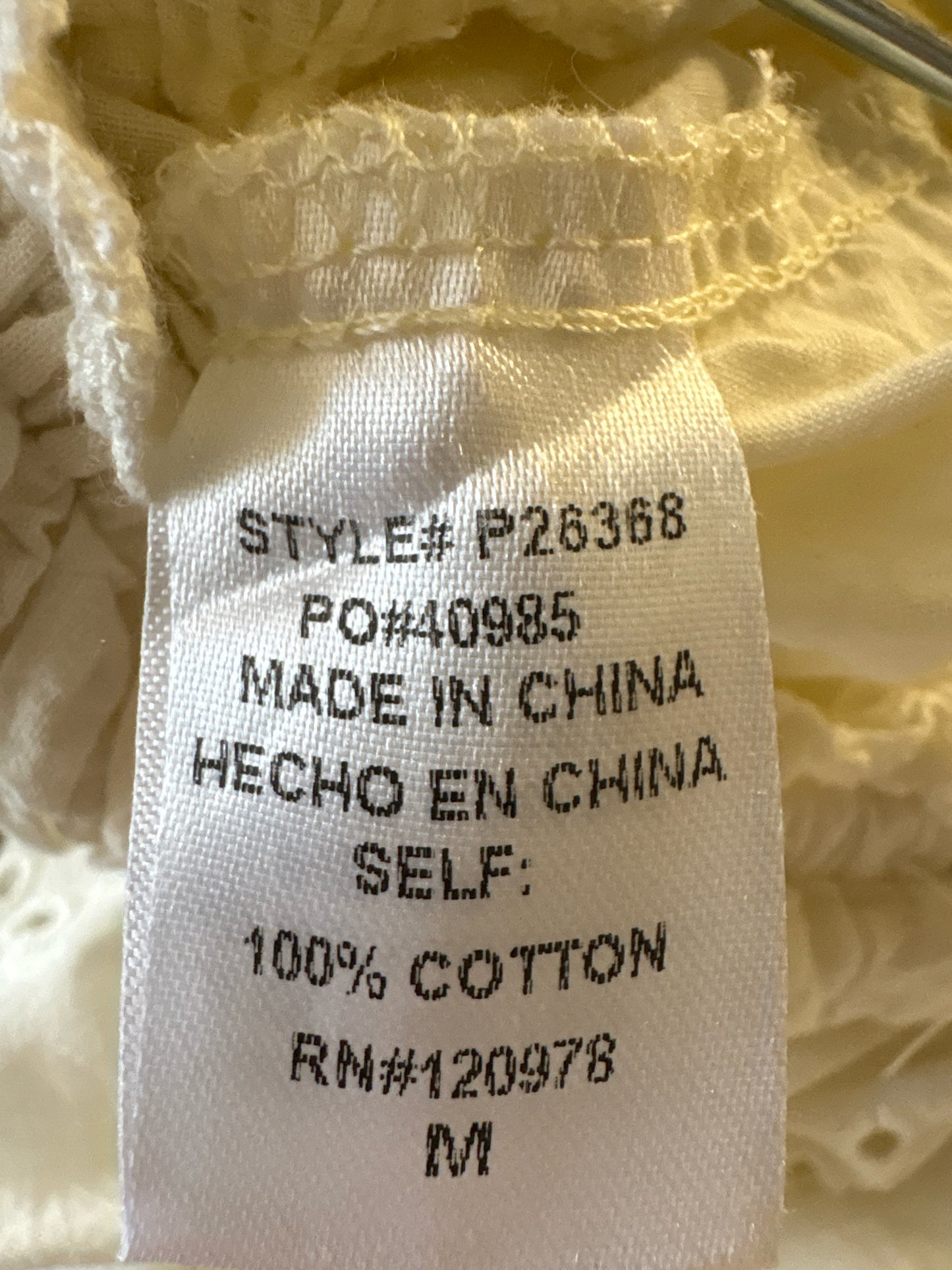 entro Size M off white Eyelet Shorts