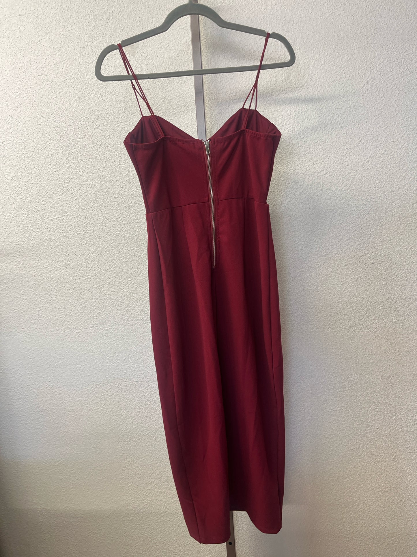 Hello Molly Size 6 burgandy spagetti strap Dress