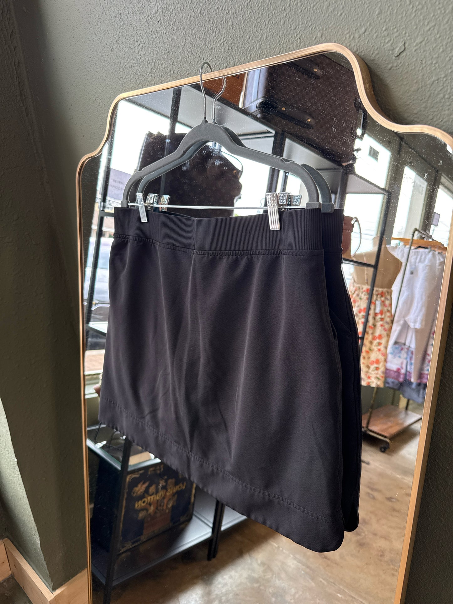 32 Degrees Size L Black Skort
