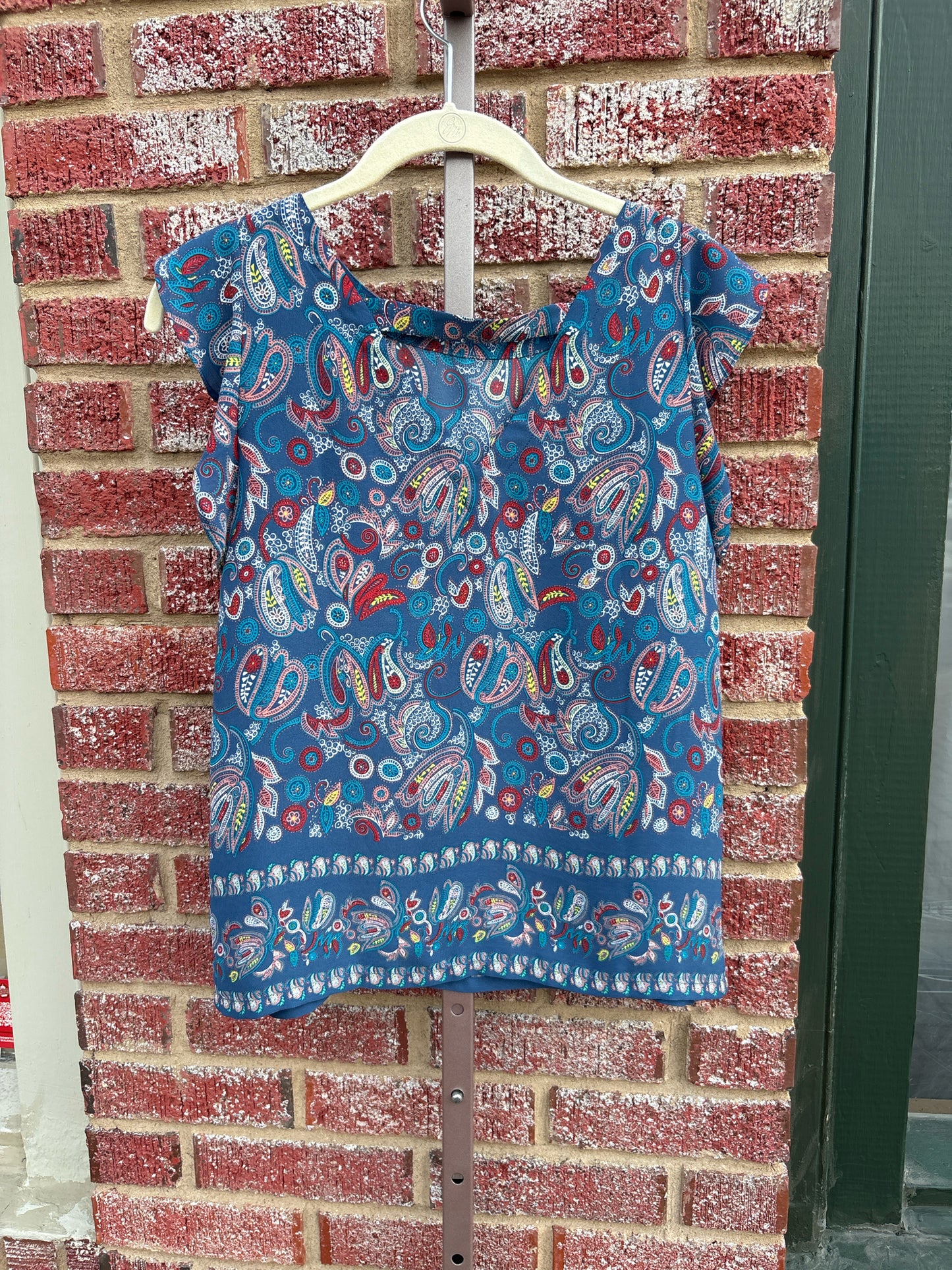 LOFT Size XSP Blue/Red Paisley Top