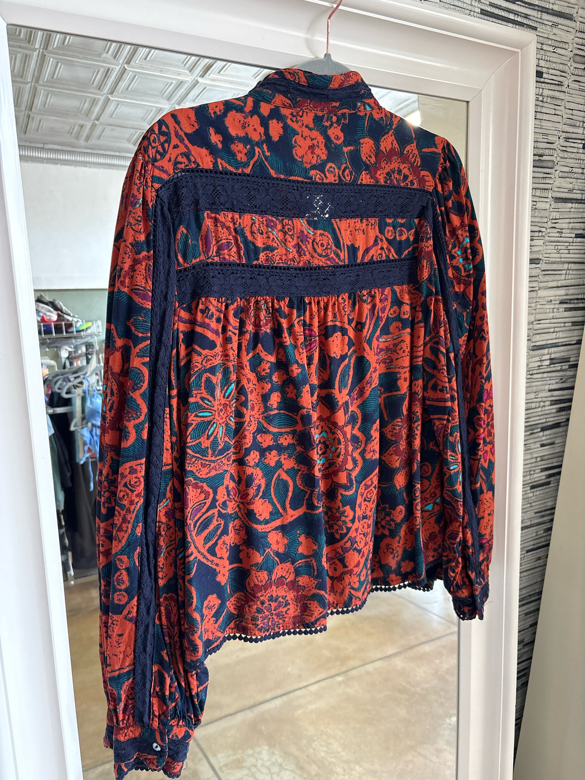 Jennifer & Grace Size XL Navy/Orange Print Top