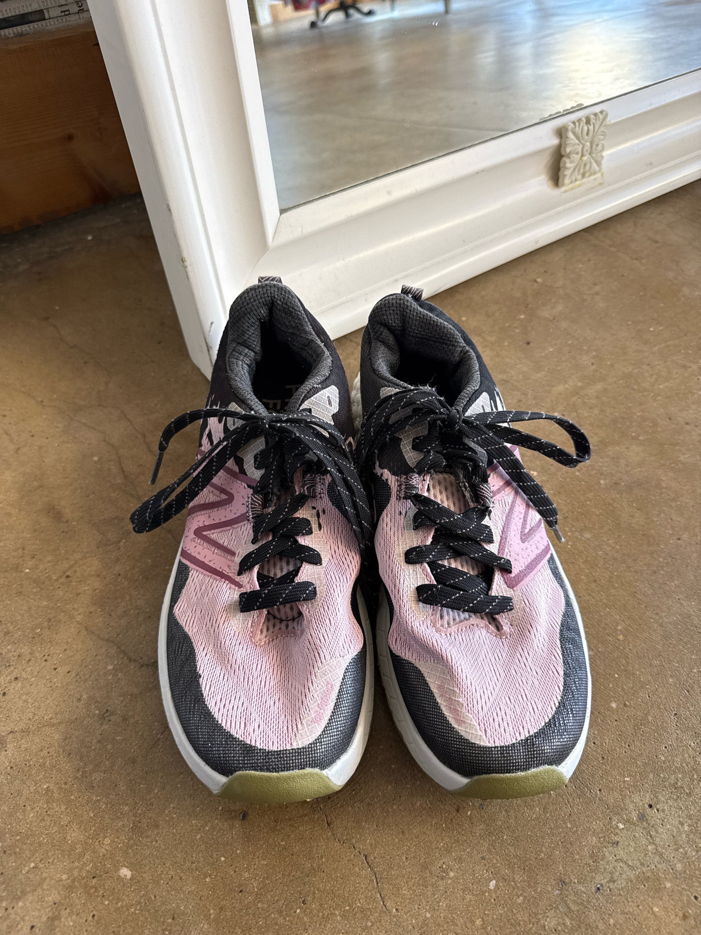 NEW BALANCE Shoe Size 9.5 Sneakers