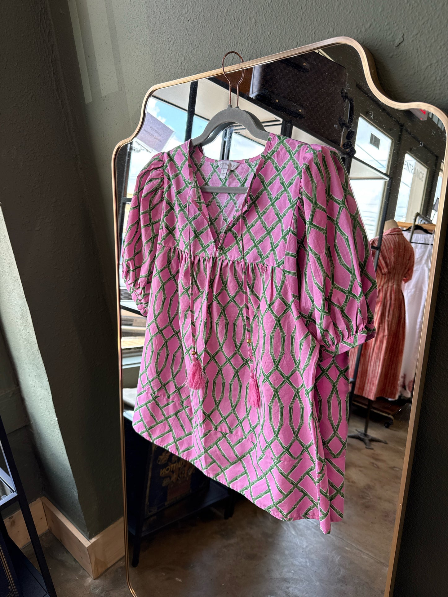 Crown & Ivy Size L Pink/Green Top