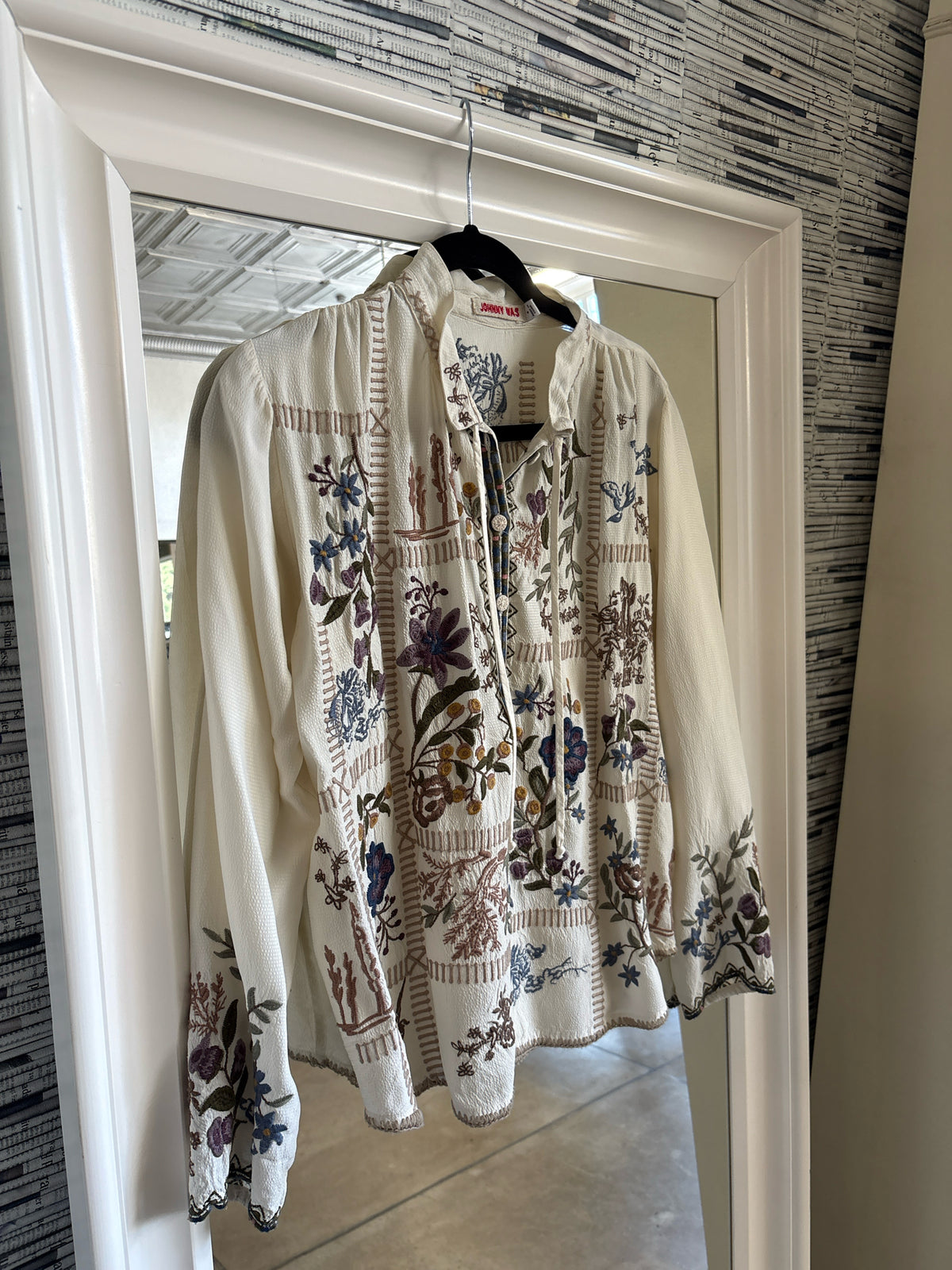 Johnny Was Size S off white Floral Top