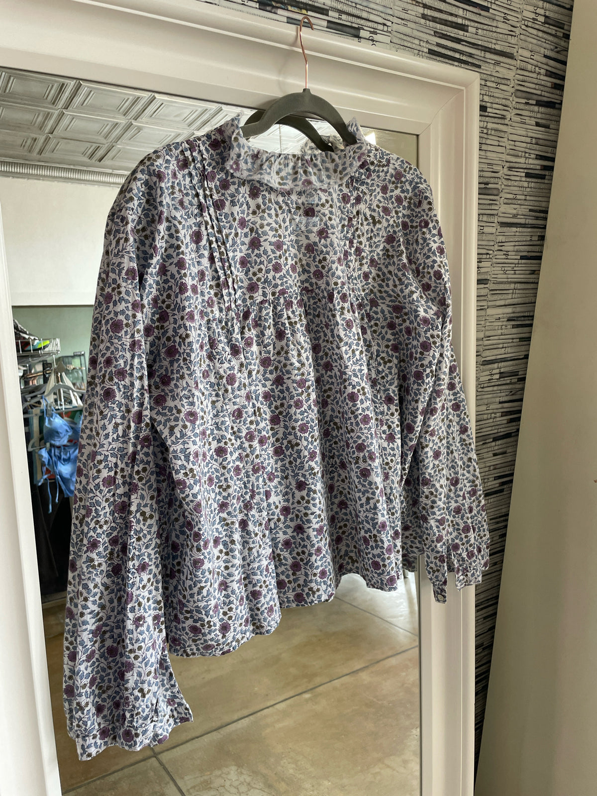Shade Amour Size XL Blue/Purple Floral Top
