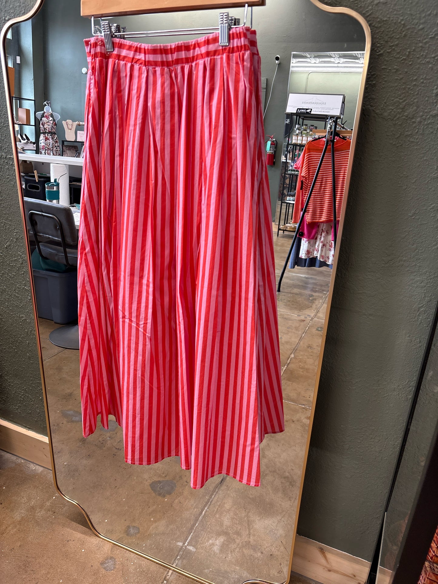 entro Size M Pink/Red Skirt