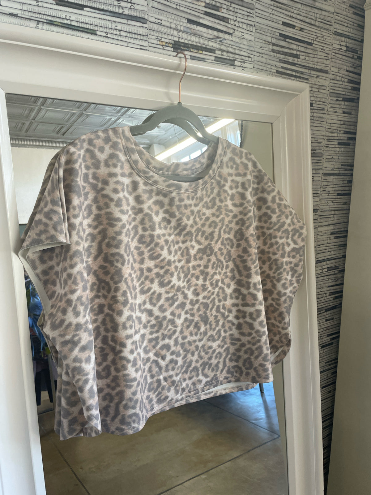 Anna & Ava Size L Leopard Top