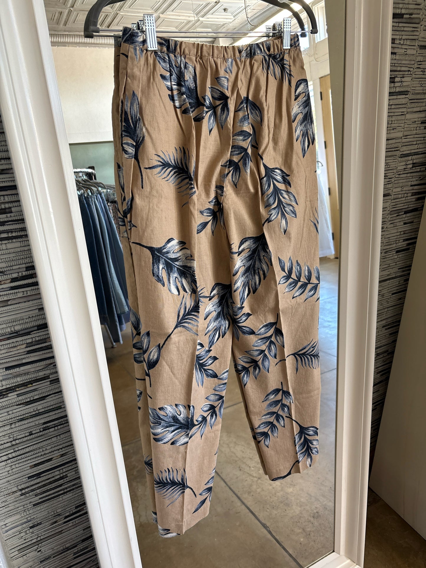 TALBOTS Size 6 Khaki/Navy Pants