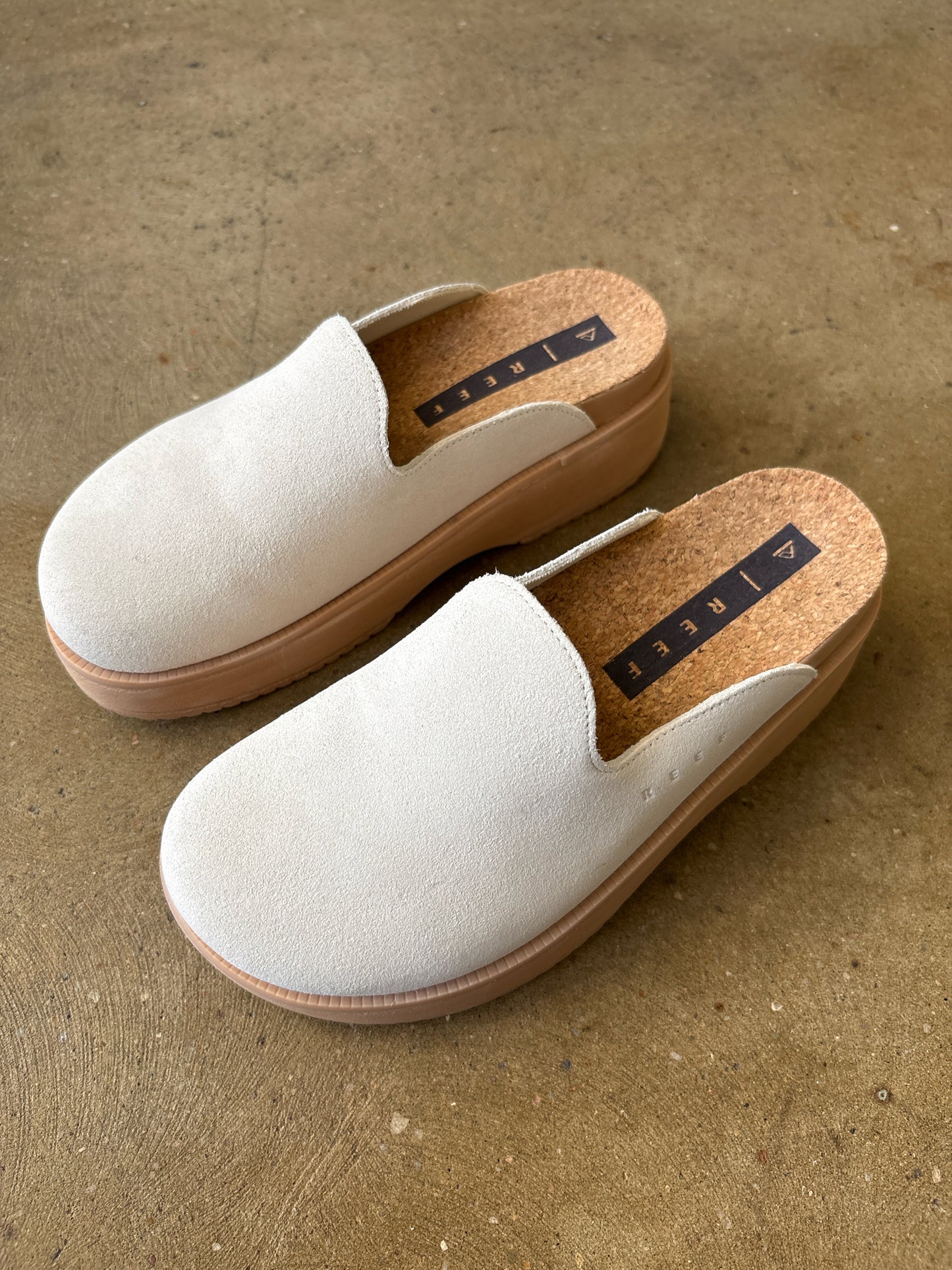 Reef Shoe Size 5 Ivory Clogs