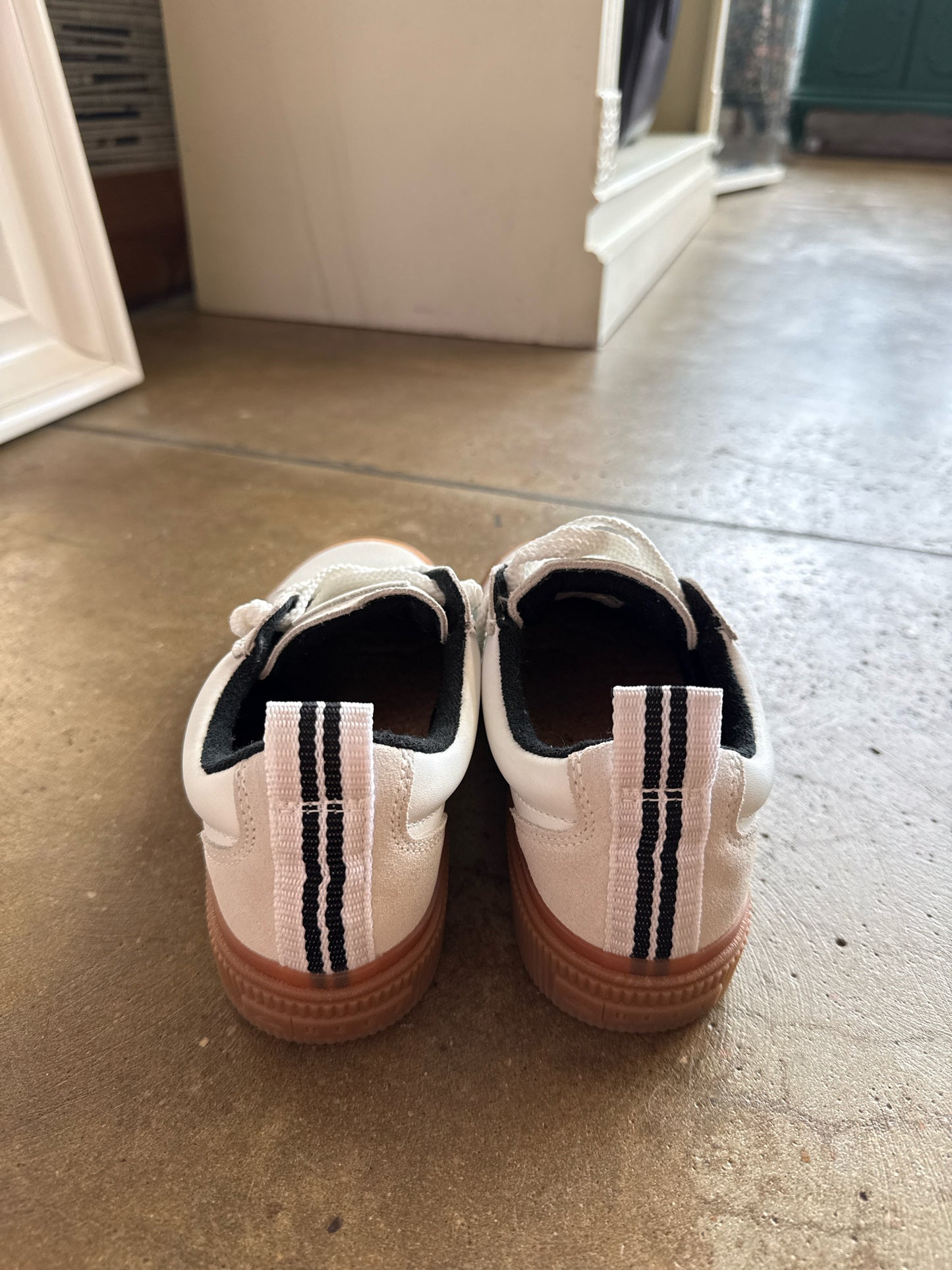 Reef Shoe Size 6 White/Cream Sneakers