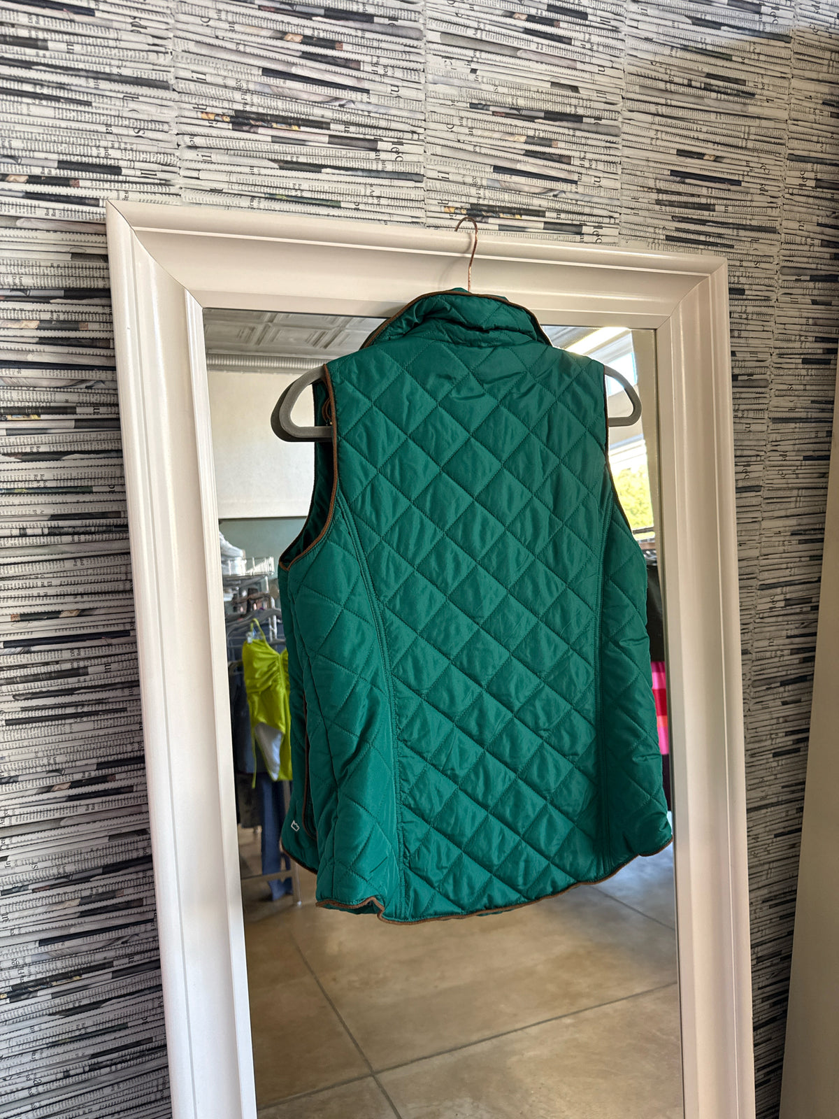 Crown & Ivy Size M Green Vest