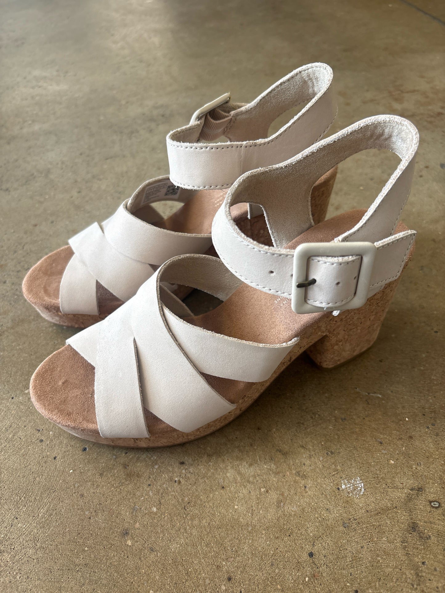 Toms Shoe Size 7 Taupe Heels