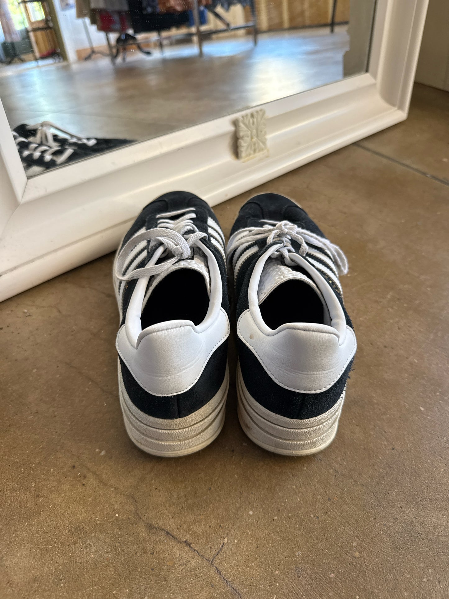Adidas Shoe Size 9 Black/White Sneakers