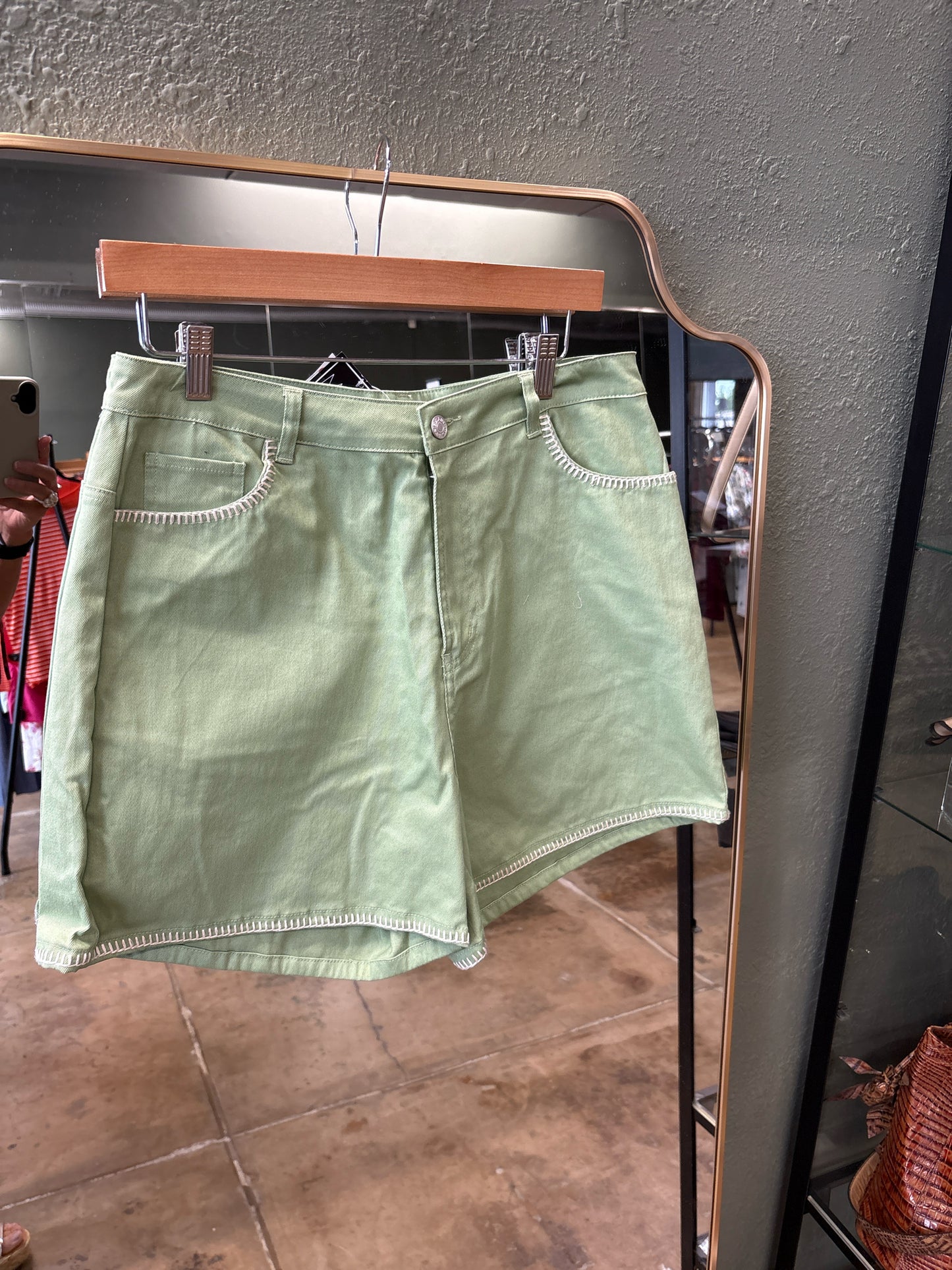 entro Size L Sage Shorts