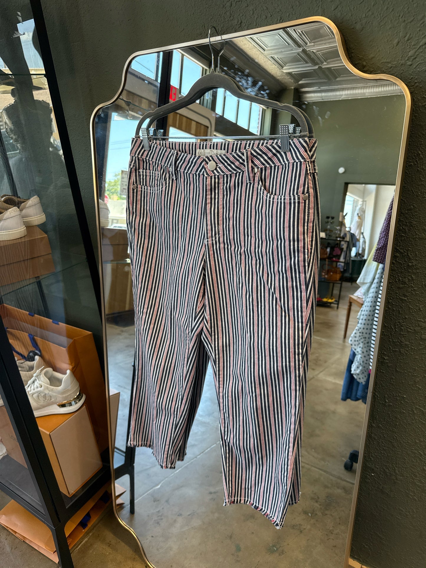 Est. 1946 Size 14 Black/Red Pants