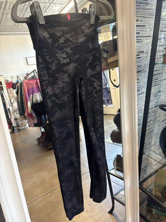 Spanx Size S Gray camo Legging
