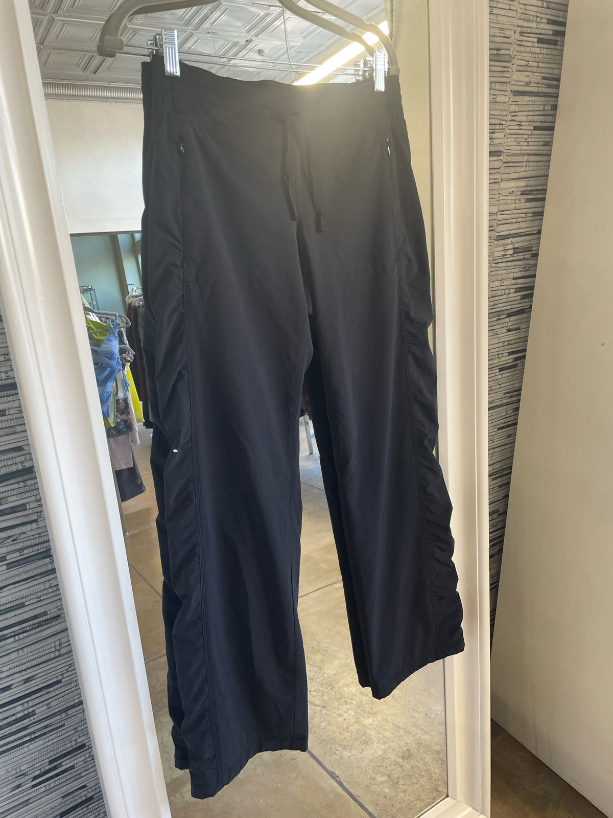 ATHLETA Size 4 Black Sweatpant