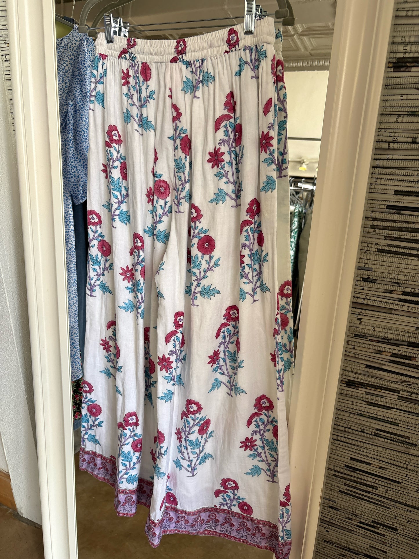 Victoria Dunn Size 2X white + multi Floral Pants