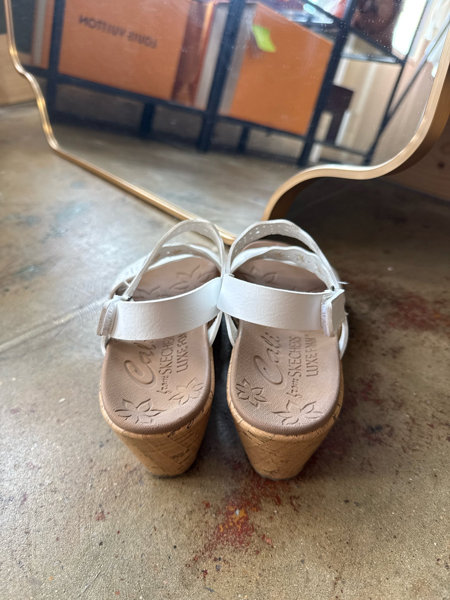 Skechers Shoe Size 7 White Sandals