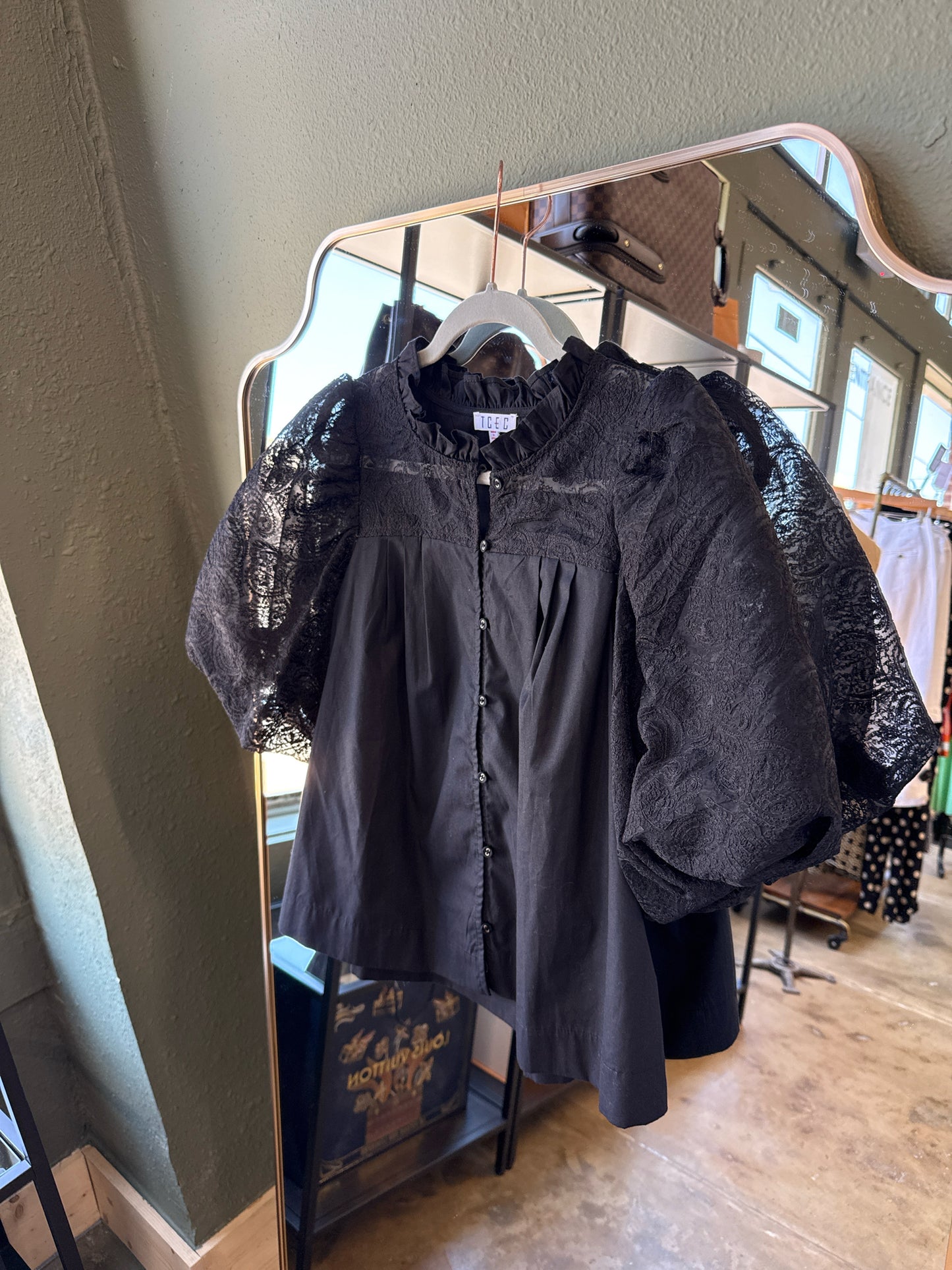 TCEC Size M Black Lace Top