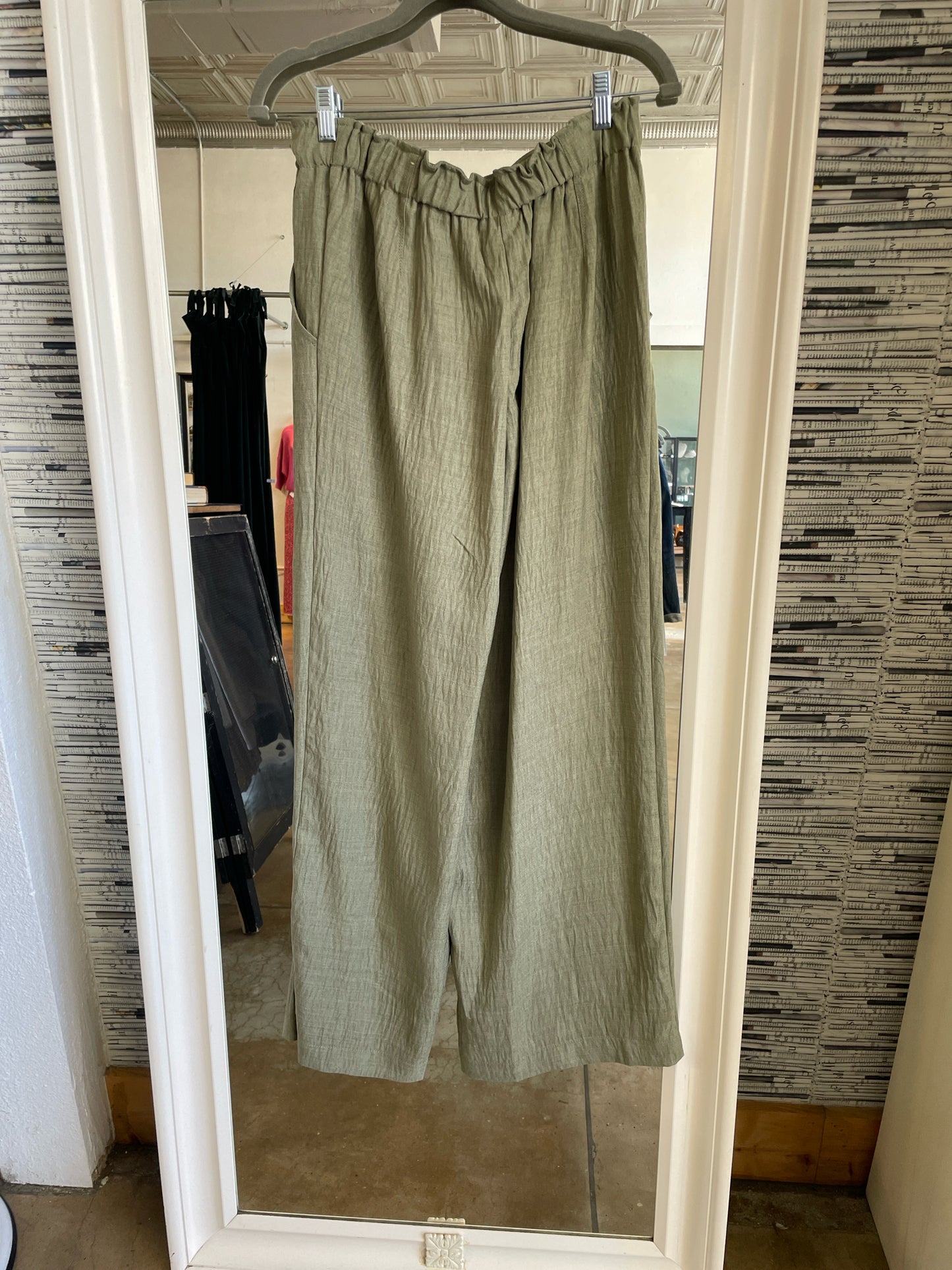 Max Studio Size S sage green Pants