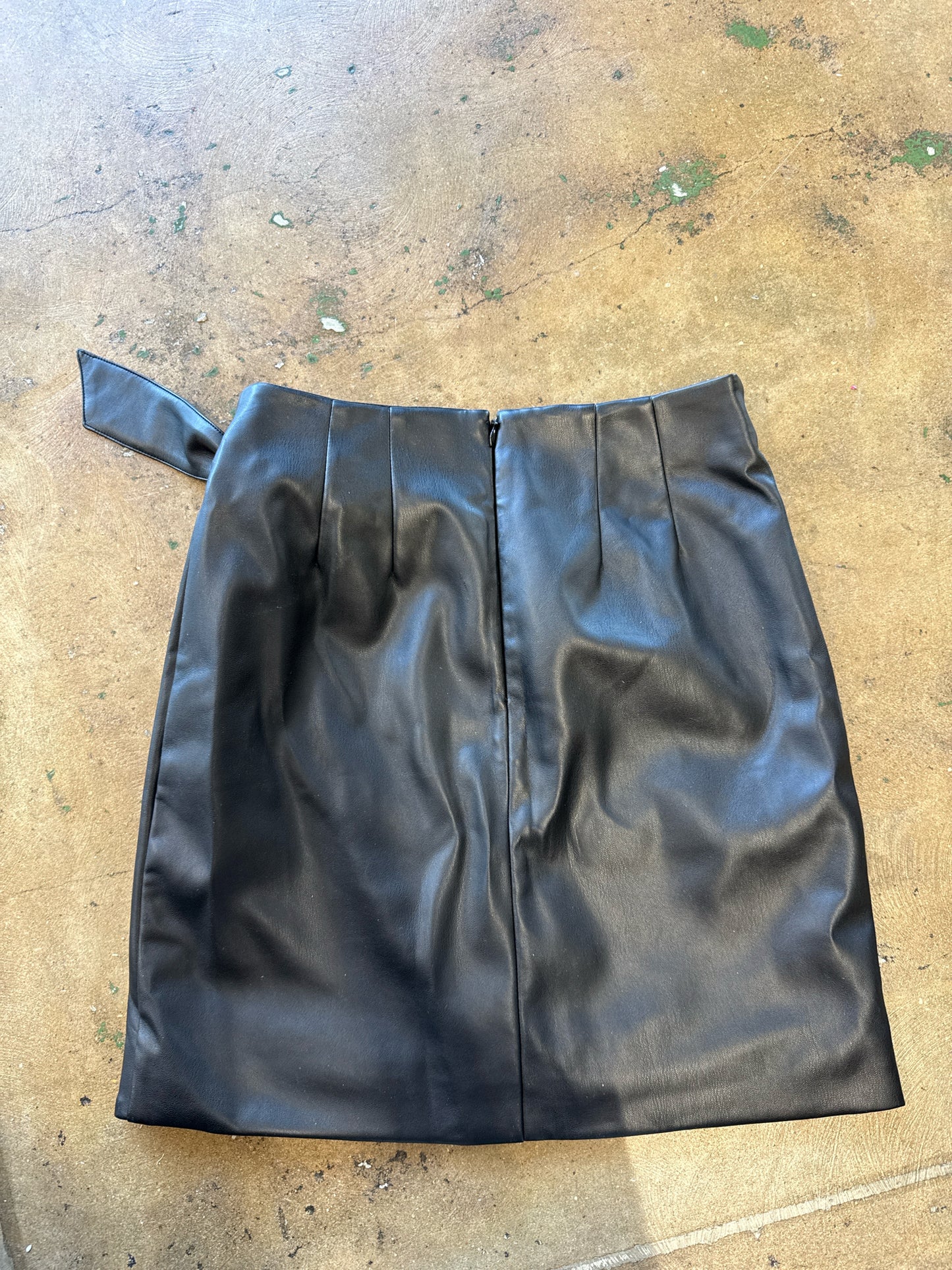 LOFT Size 2P Black Skirt