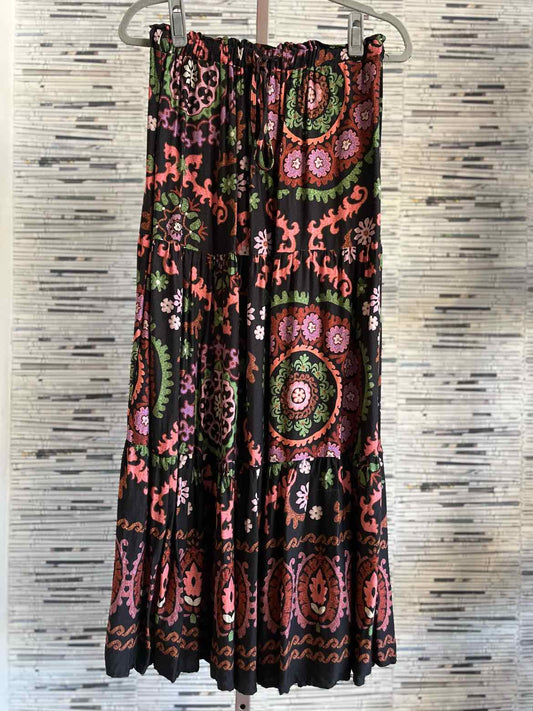 En Creme Size S Black/Multi Paisley Skirt