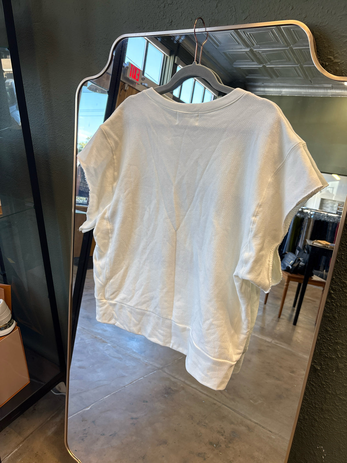 bucketlist Size L White + Black Top
