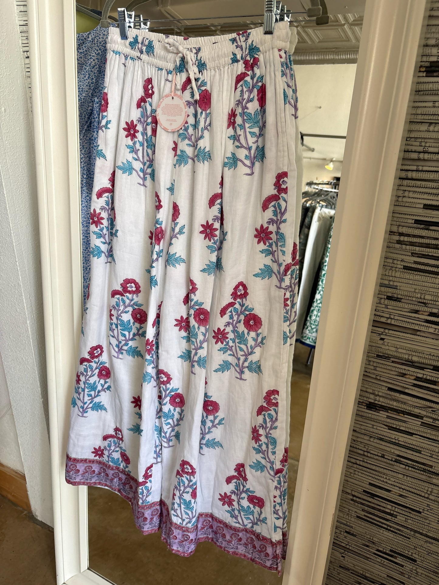 Victoria Dunn Size 2X white + multi Floral Pants
