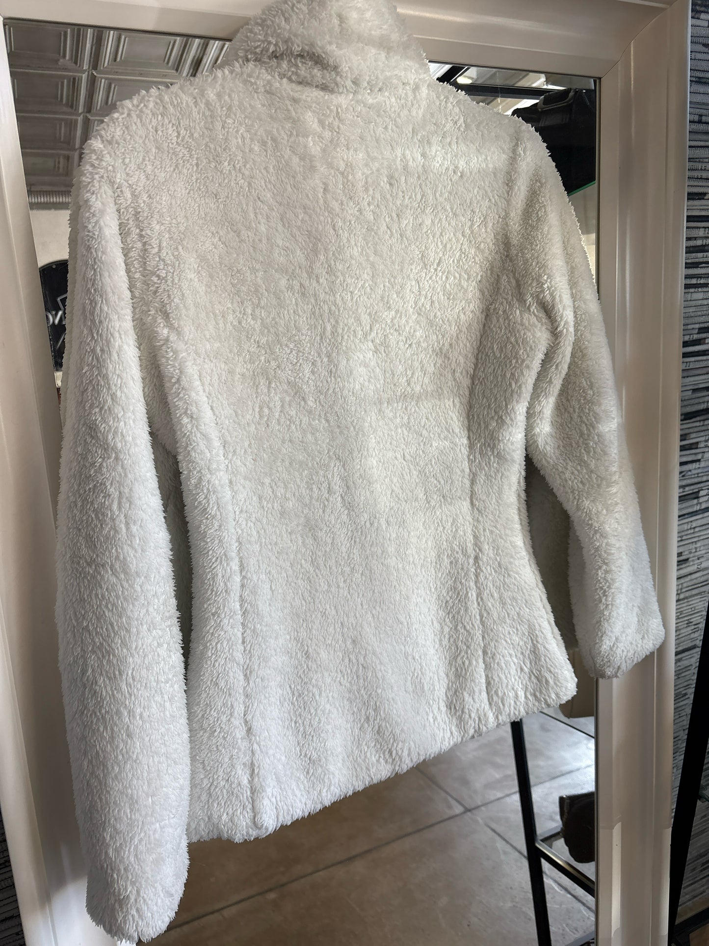 patagonia Size XS White Fuzzy Jacket