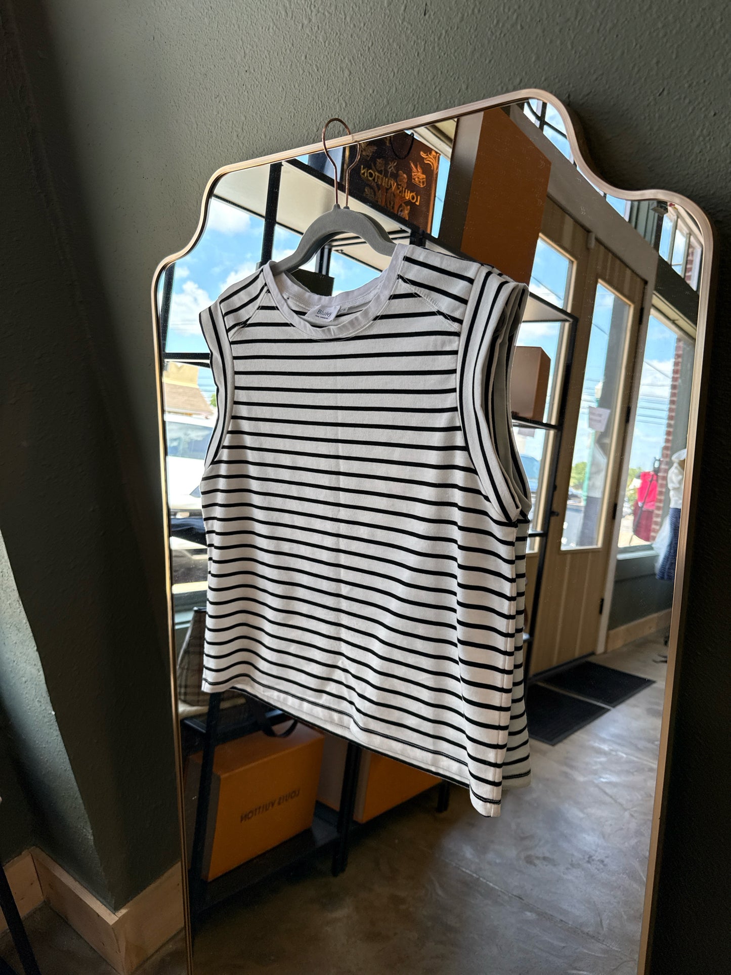 Bluivy Size M White/Black Top