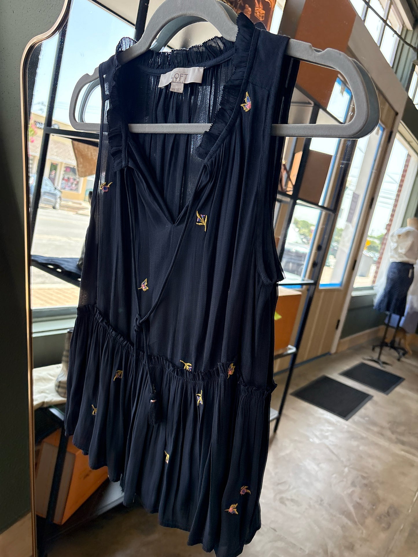 LOFT Size XS Navy Top