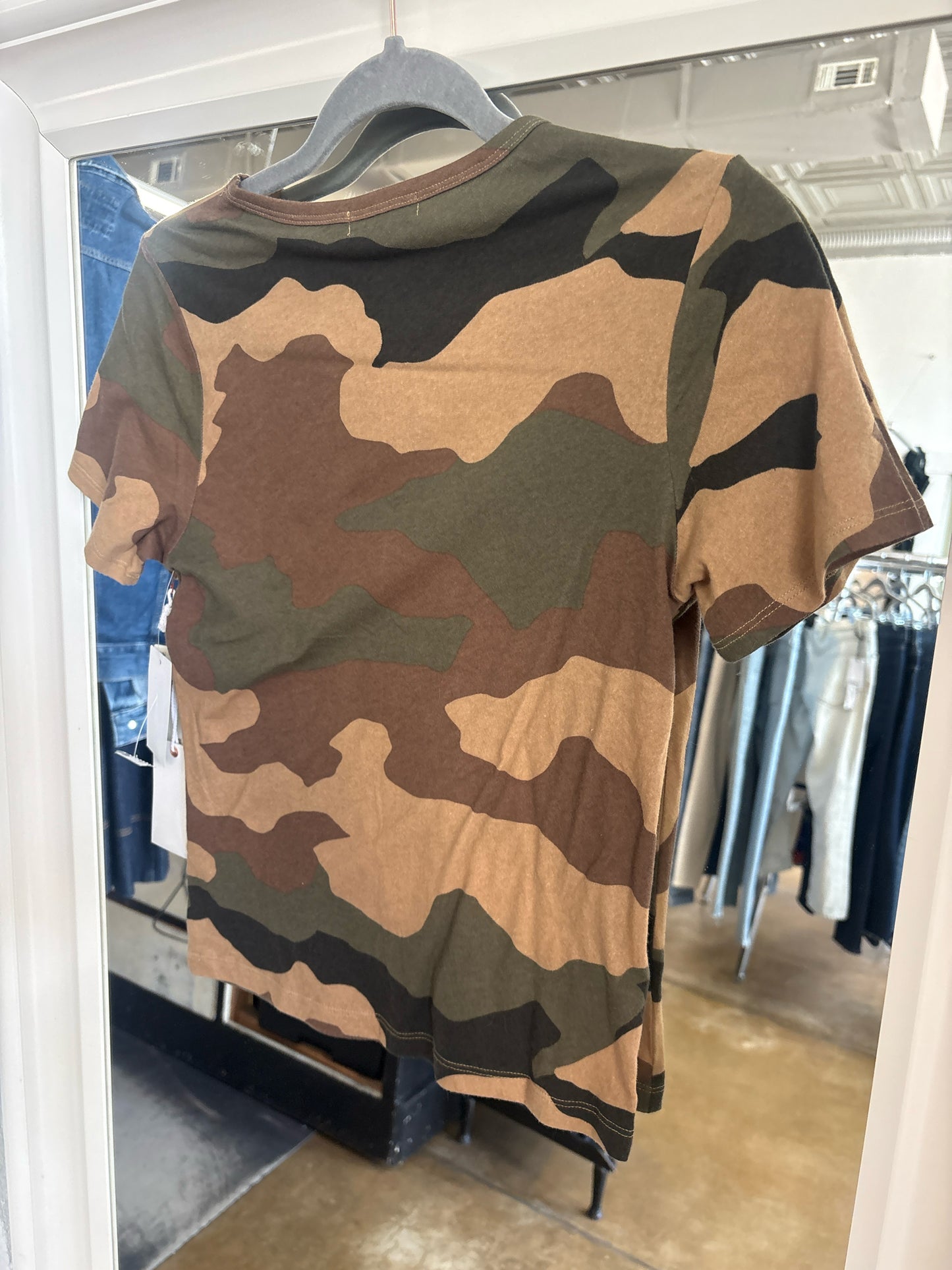 GOOD AMERICAN Size M Camo Top