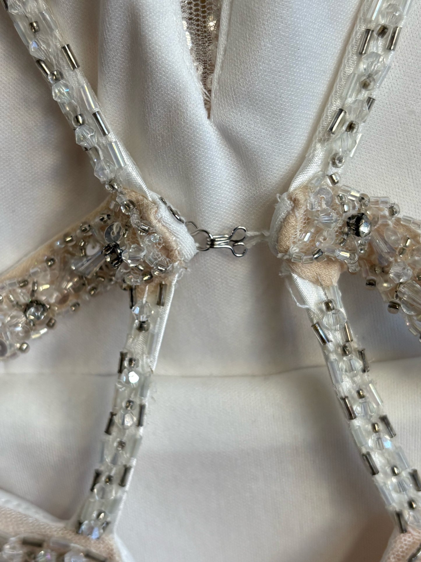 ellie wilde Size 2 Cream/Silver Beaded Formal