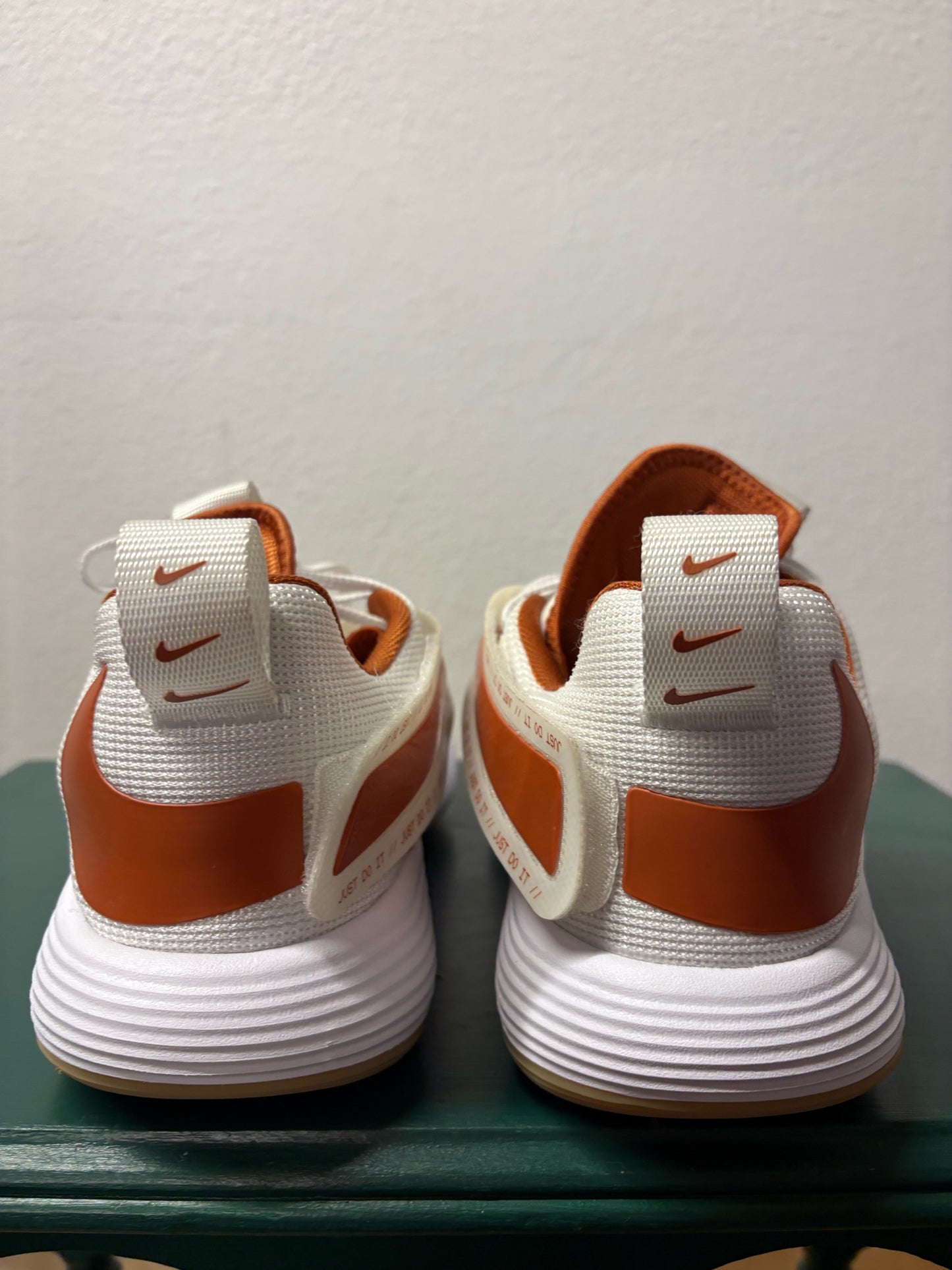 NIKE Shoe Size 9.5 Sneakers