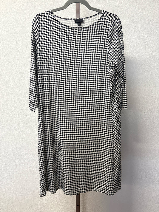 J.Jill Size M B&W Houndstooth Dress