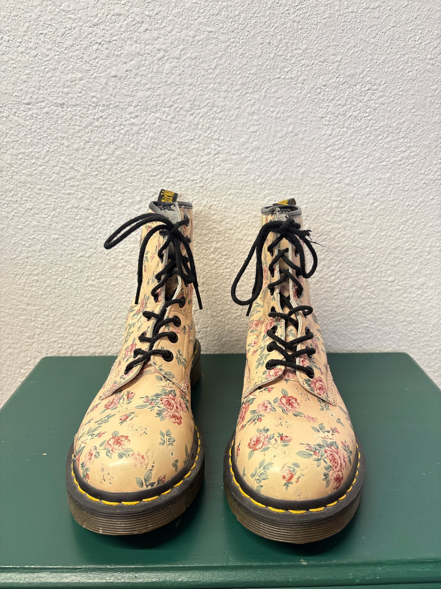 Doc Marten Shoe Size 7 white/multi Boots