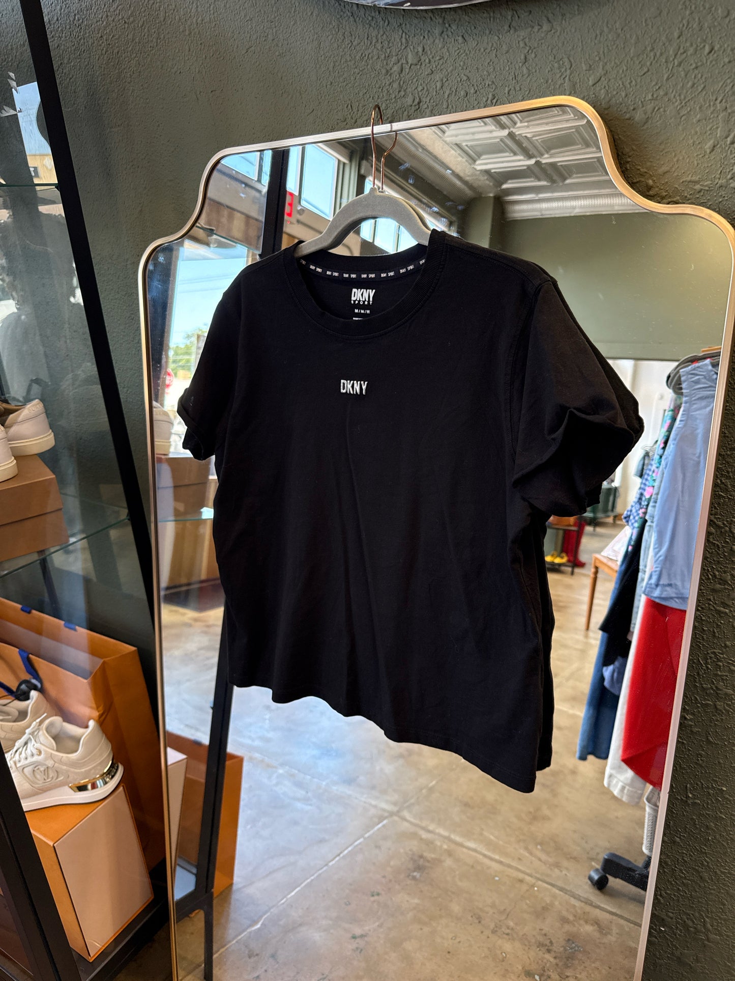 DKNY Size M Black Tee