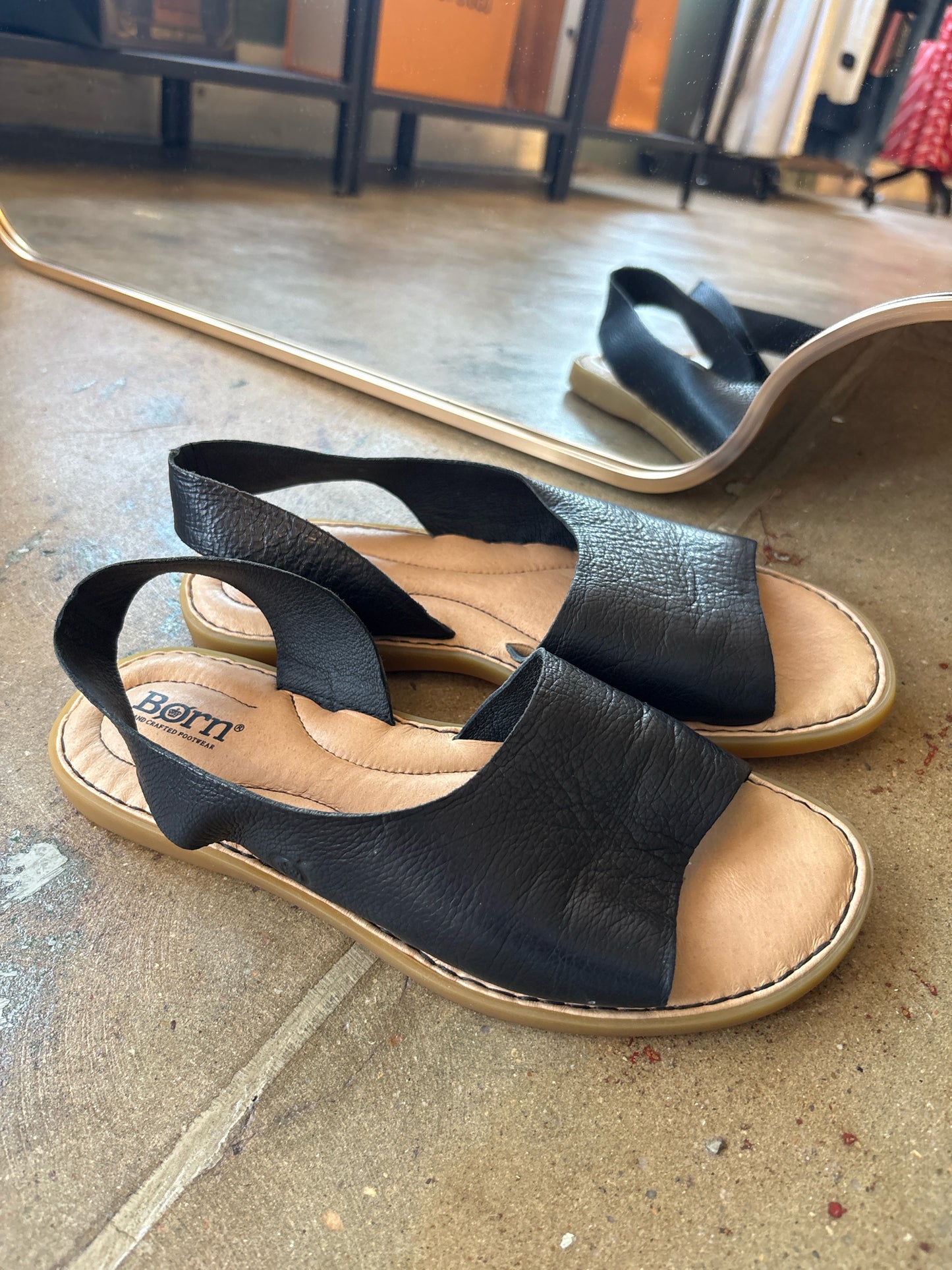 Born Shoe Size 7 Black/Tan Sandals